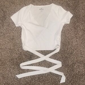 Hollister Cropped Cross tee